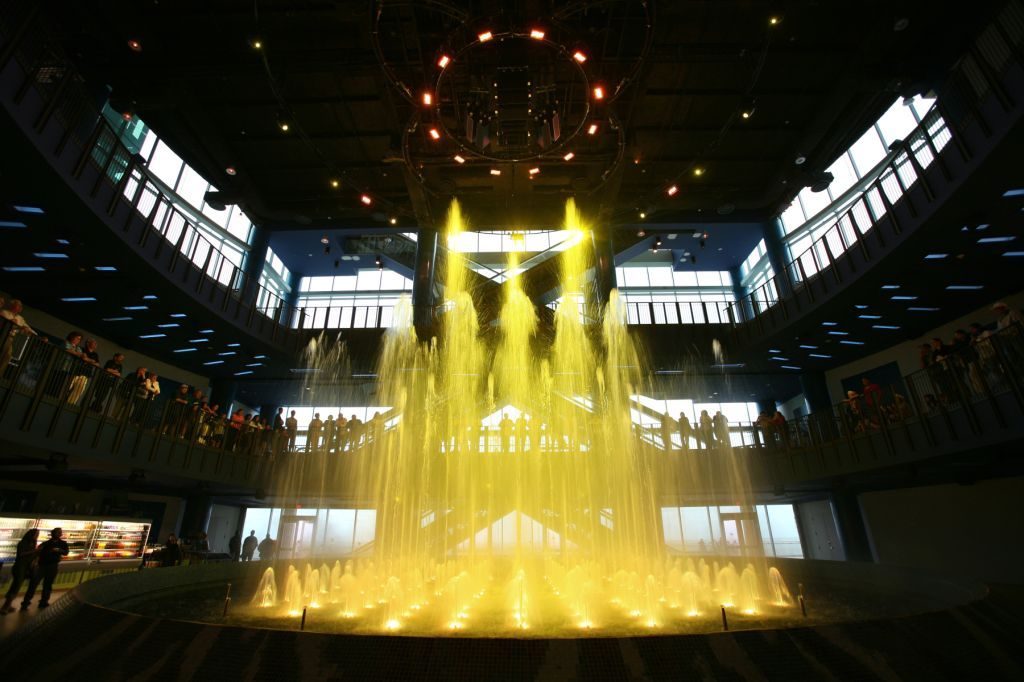 Show Automation that IA Stage did for Thinkwell Design at Caesars Pier in Atlantic City, NJ. This is a motorized inverted fountain that open and closes under show control commands. IA Stage utilized our chain track technology to rig the set up. The fountain and effects show was located in the main central court overlooking the Atlantic ocean. Photo courtesy of IA Stage.